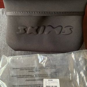 SKIMS small neoprene pouch in Soot… brand new!!